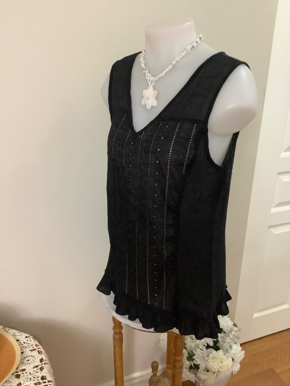 Black Eyelet Top fits M/L 36-38 bust - Picture 6 of 12